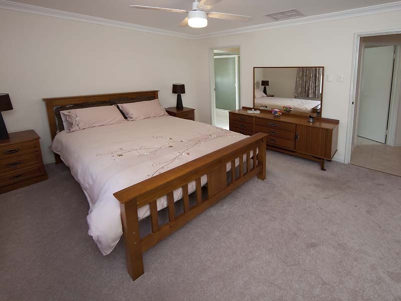 11 Robinia Rise, Helena Valley WA 6056