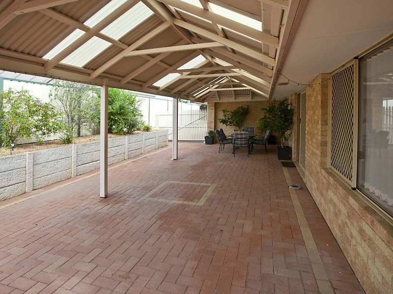 11 Robinia Rise, Helena Valley WA 6056