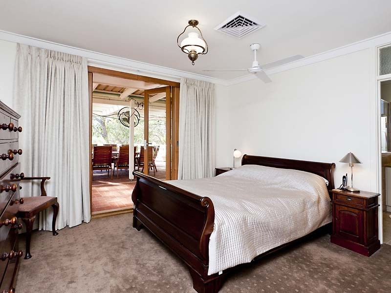 48 Mundaring Weir Road, Kalamunda WA 6076