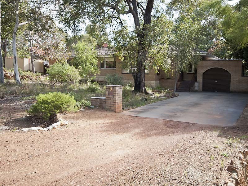 5 Gilroy Way, Lesmurdie WA 6076