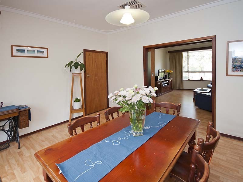 5 Gilroy Way, Lesmurdie WA 6076