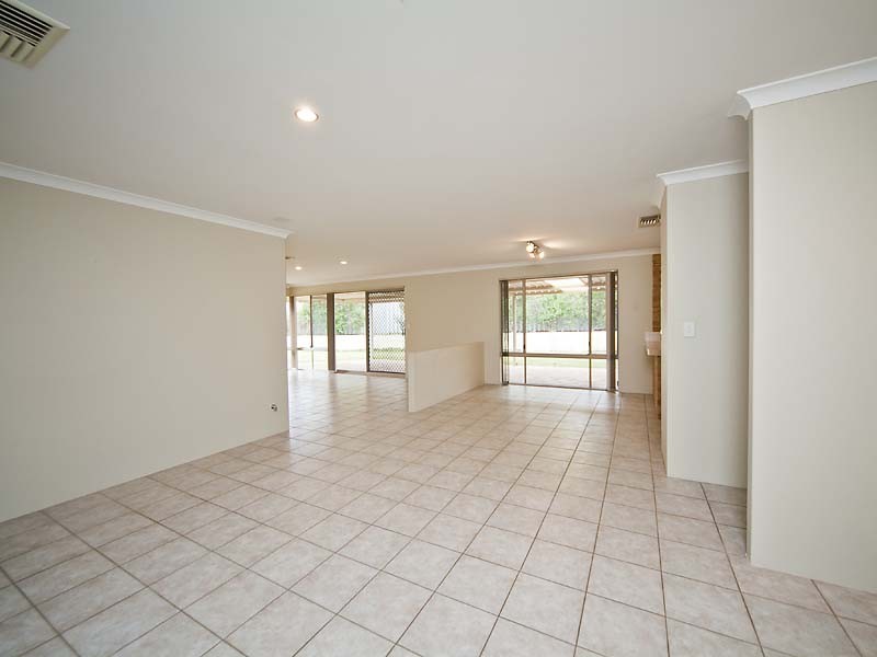21 Robinia Rise, Helena Valley WA 6056