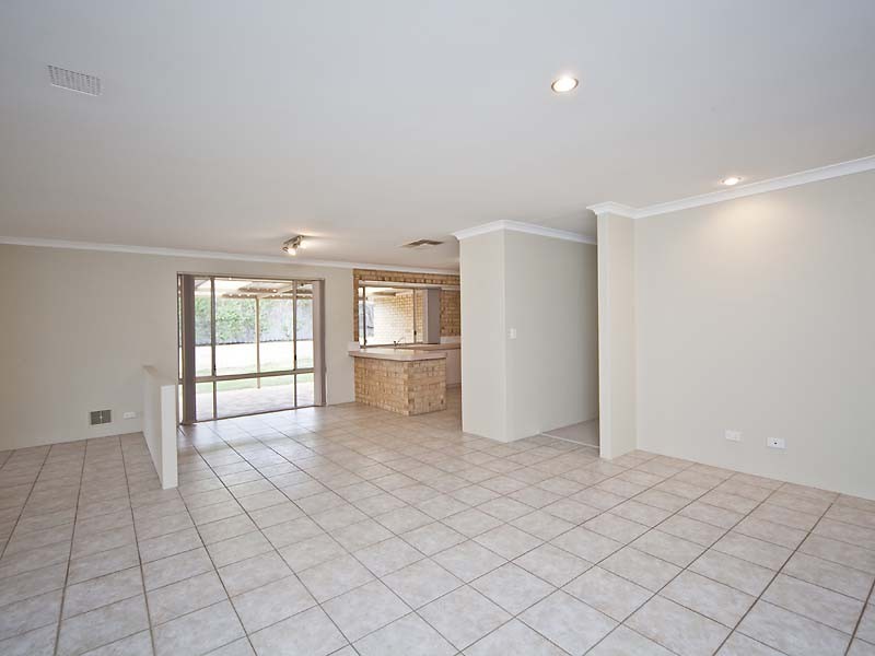 21 Robinia Rise, Helena Valley WA 6056
