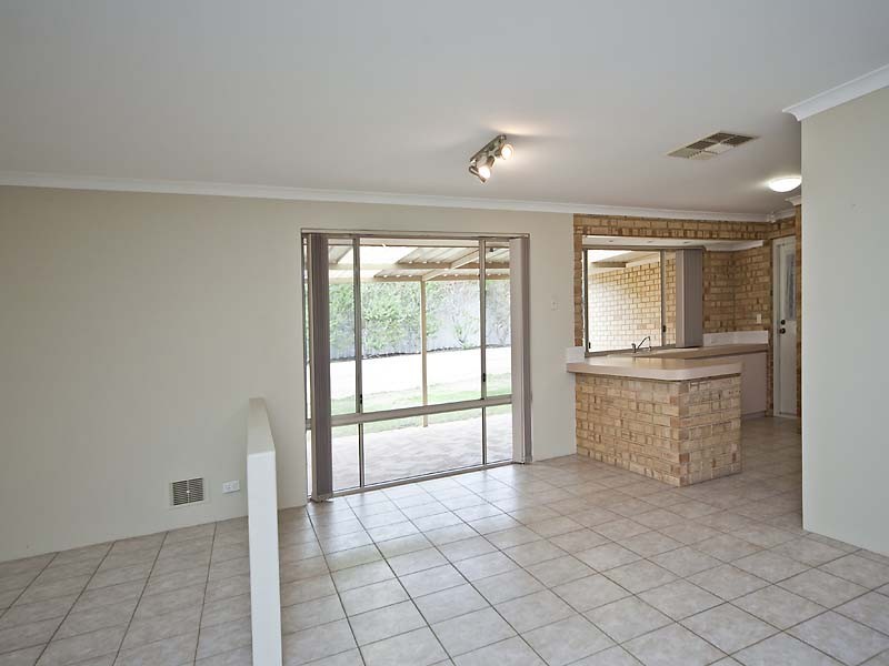 21 Robinia Rise, Helena Valley WA 6056