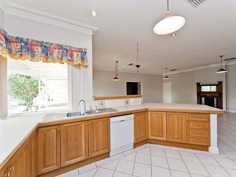 86 lakeside Drive, Helena Valley WA 6056