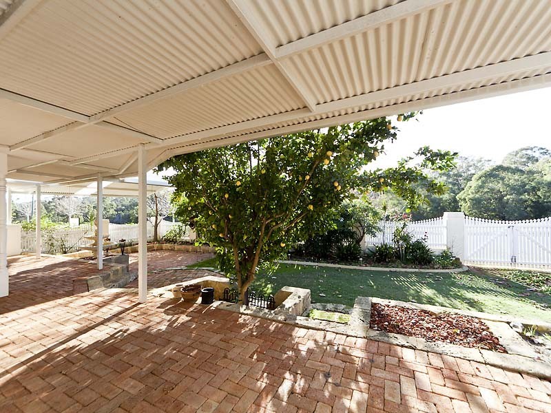 86 lakeside Drive, Helena Valley WA 6056