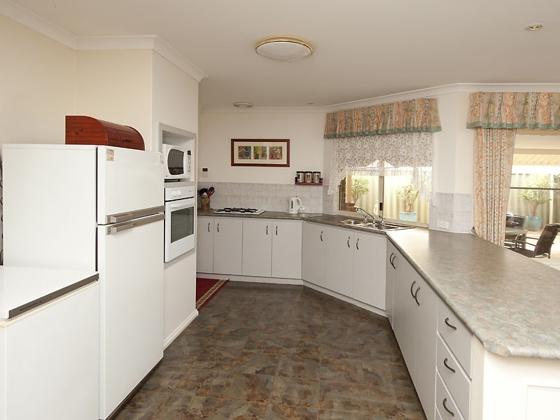 3 Betula Court, Helena Valley WA 6056