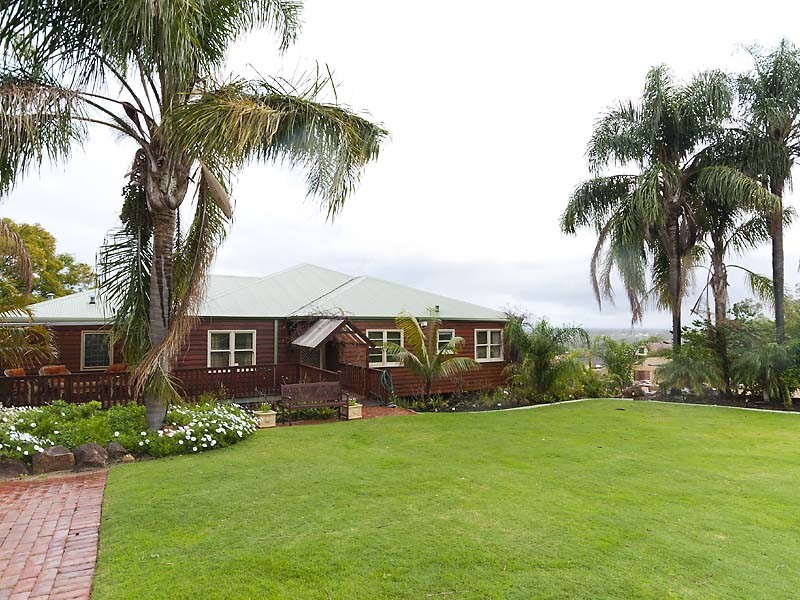 10 MulberryTree Close, Swan View WA 6056