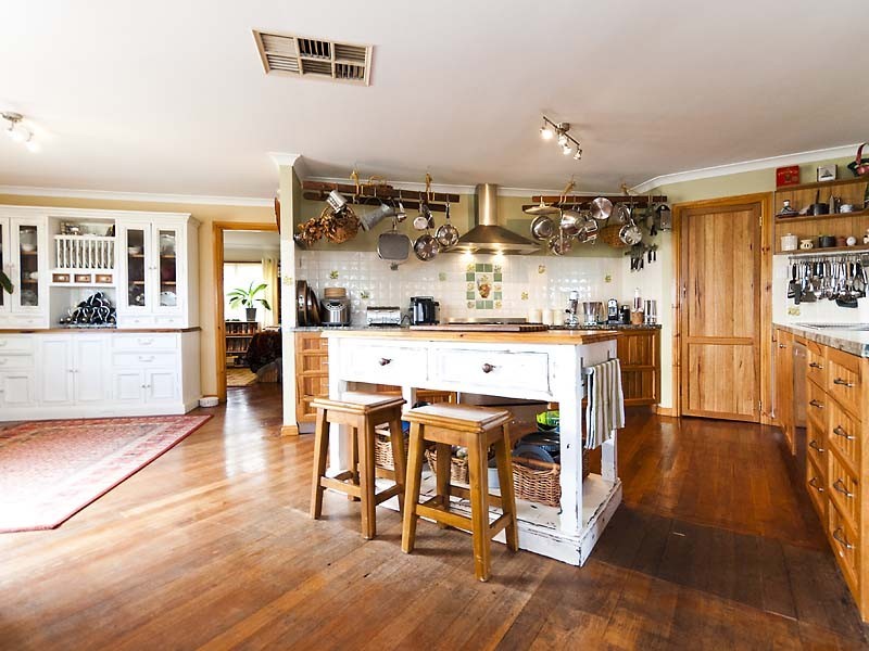 10 MulberryTree Close, Swan View WA 6056