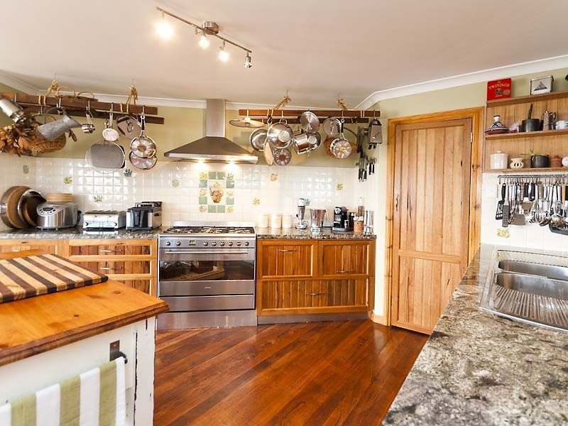 10 MulberryTree Close, Swan View WA 6056