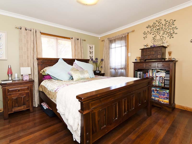 10 MulberryTree Close, Swan View WA 6056