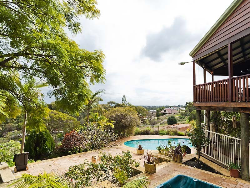 10 MulberryTree Close, Swan View WA 6056