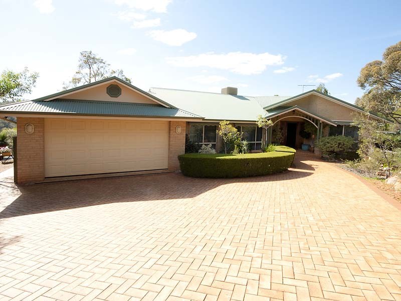 8 Sunset Hill Road, Swan View WA 6056