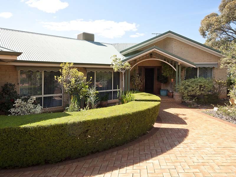 8 Sunset Hill Road, Swan View WA 6056