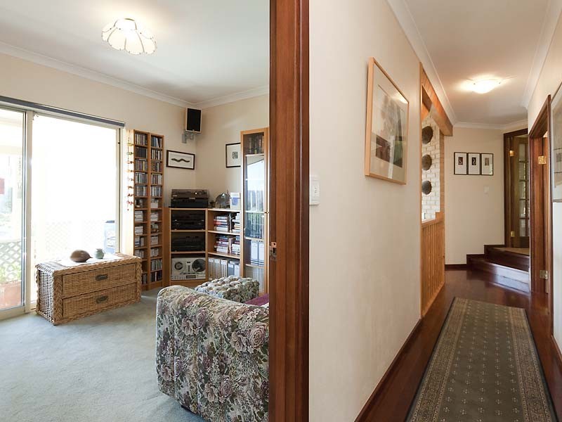 8 Sunset Hill Road, Swan View WA 6056