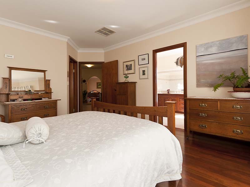 8 Sunset Hill Road, Swan View WA 6056