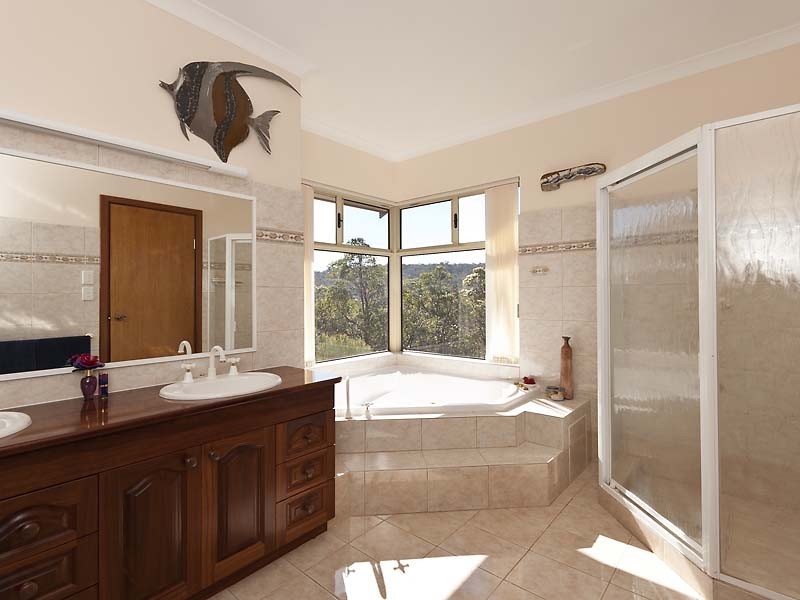 8 Sunset Hill Road, Swan View WA 6056