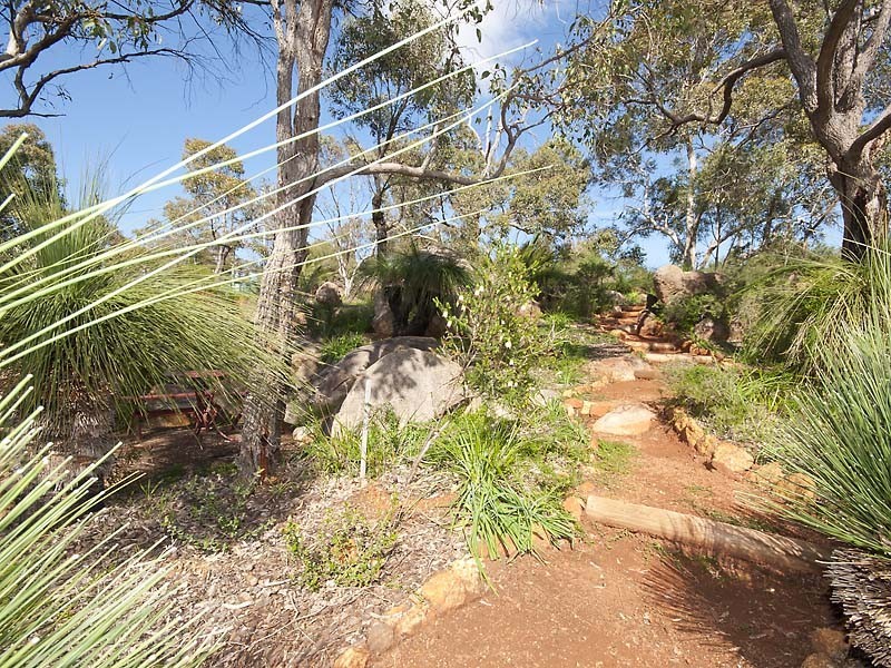 8 Sunset Hill Road, Swan View WA 6056