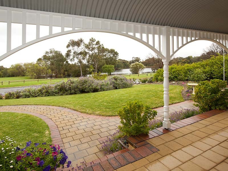 40 Lakeside Drive, Helena Valley WA 6056