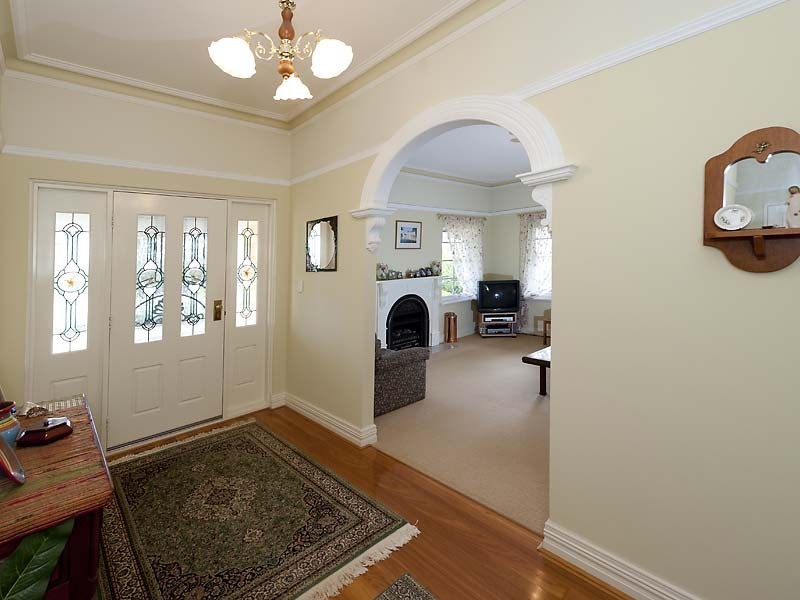 40 Lakeside Drive, Helena Valley WA 6056