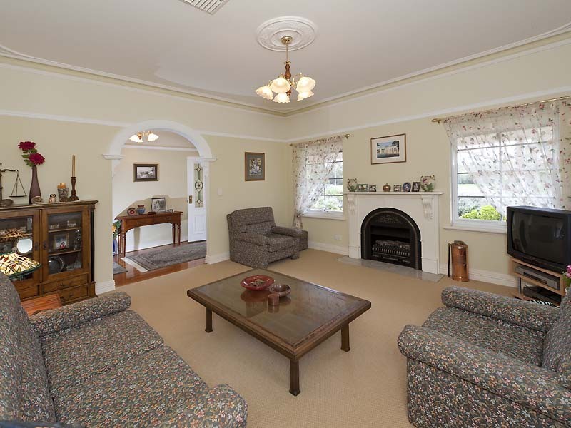 40 Lakeside Drive, Helena Valley WA 6056