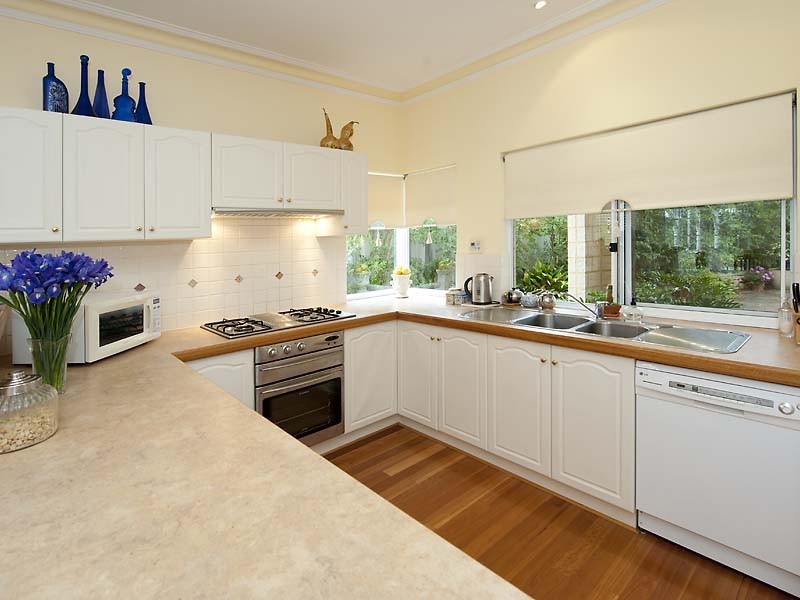 40 Lakeside Drive, Helena Valley WA 6056