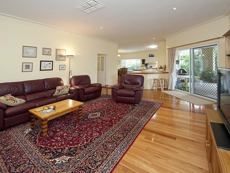 40 Lakeside Drive, Helena Valley WA 6056