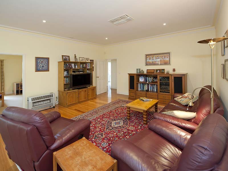 40 Lakeside Drive, Helena Valley WA 6056