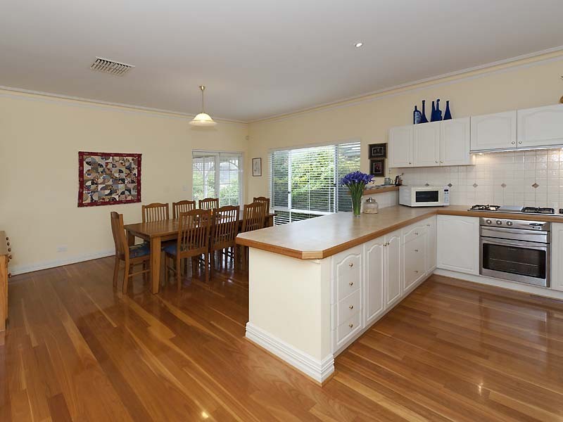 40 Lakeside Drive, Helena Valley WA 6056