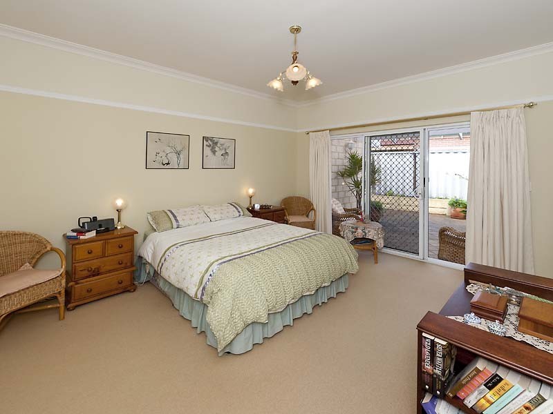 40 Lakeside Drive, Helena Valley WA 6056