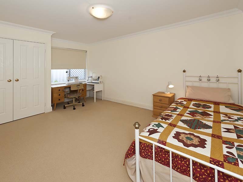 40 Lakeside Drive, Helena Valley WA 6056