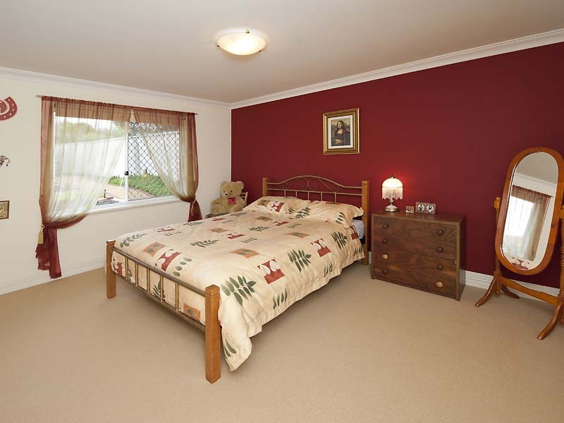 40 Lakeside Drive, Helena Valley WA 6056