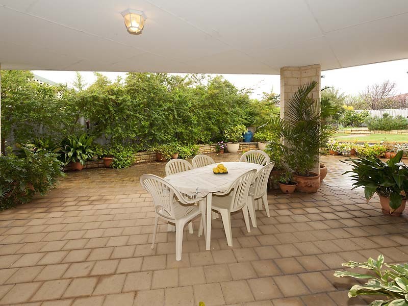 40 Lakeside Drive, Helena Valley WA 6056