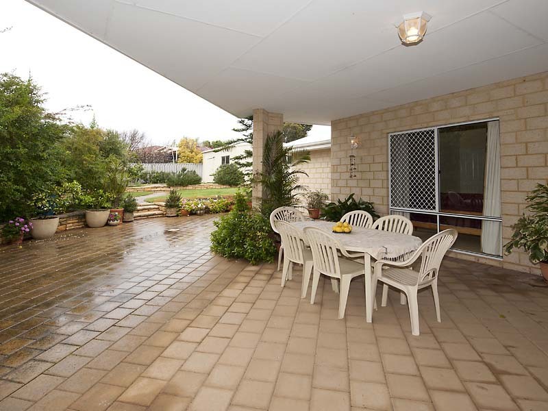 40 Lakeside Drive, Helena Valley WA 6056