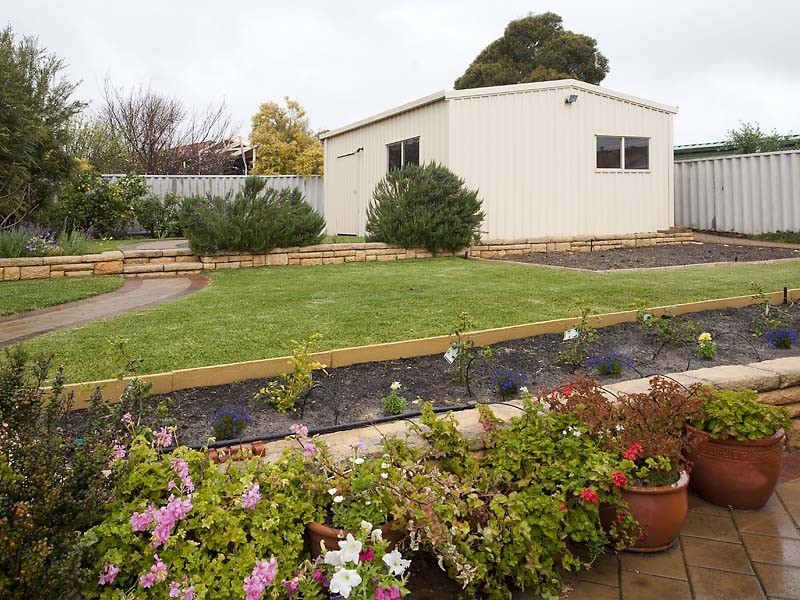 40 Lakeside Drive, Helena Valley WA 6056