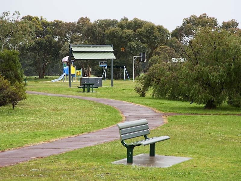 40 Lakeside Drive, Helena Valley WA 6056