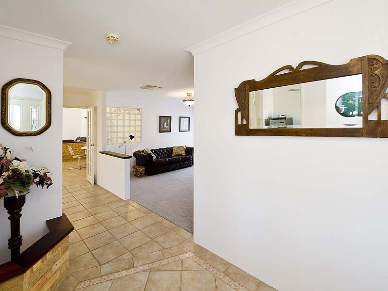 12 Claret Ash Crt, Helena Valley WA 6056