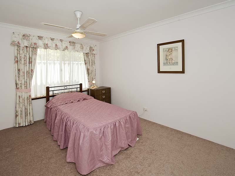 12 Claret Ash Crt, Helena Valley WA 6056