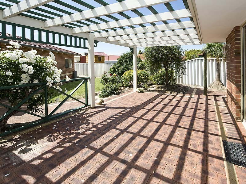 12 Claret Ash Crt, Helena Valley WA 6056