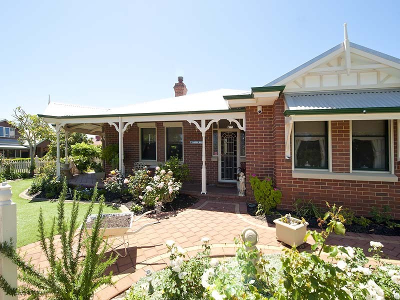 9 River Bank Blvd, South Guildford WA 6055