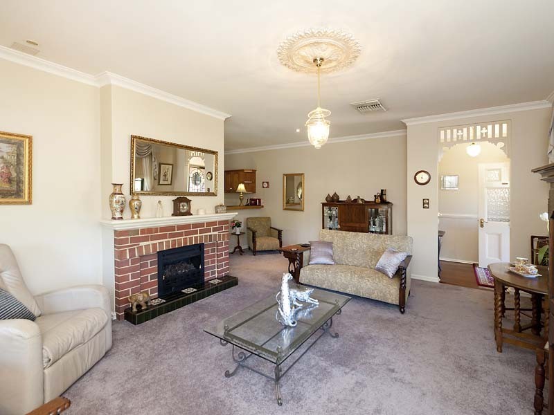 9 River Bank Blvd, South Guildford WA 6055