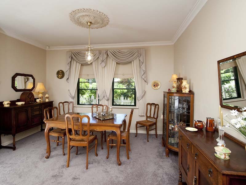 9 River Bank Blvd, South Guildford WA 6055