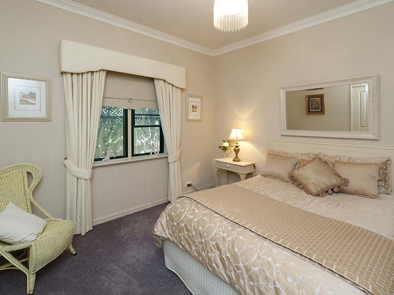 9 River Bank Blvd, South Guildford WA 6055