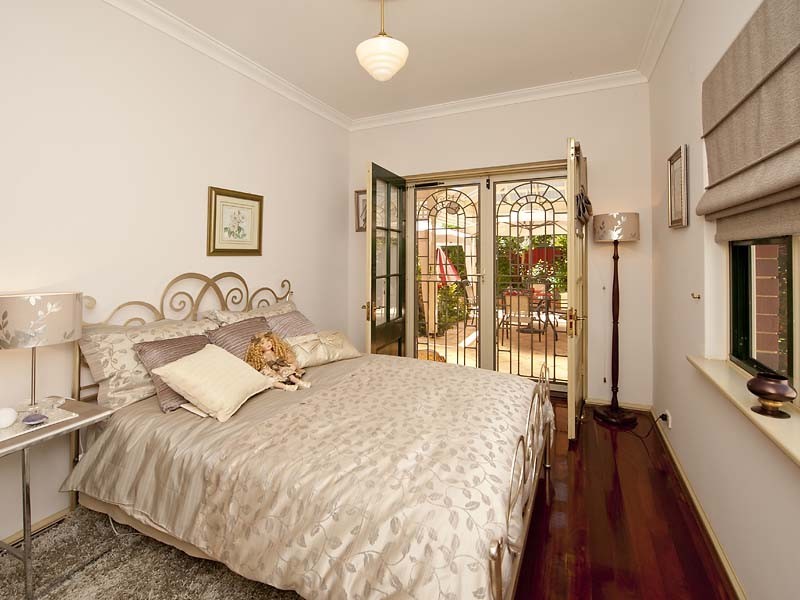 9 River Bank Blvd, South Guildford WA 6055