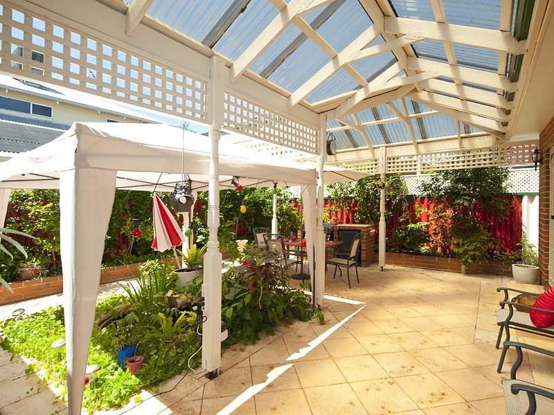 9 River Bank Blvd, South Guildford WA 6055