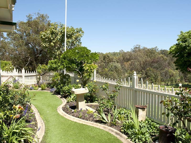 9 River Bank Blvd, South Guildford WA 6055