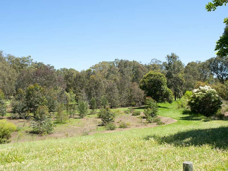 9 River Bank Blvd, South Guildford WA 6055