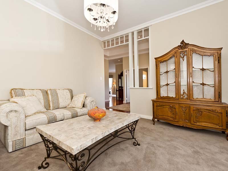 18 Tauman Loop, Guildford WA 6055
