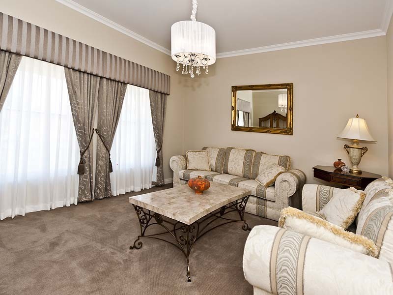 18 Tauman Loop, Guildford WA 6055