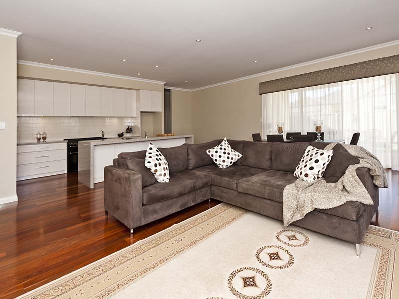 18 Tauman Loop, Guildford WA 6055
